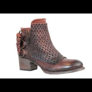 ✨Freebird Cheri Booties✨